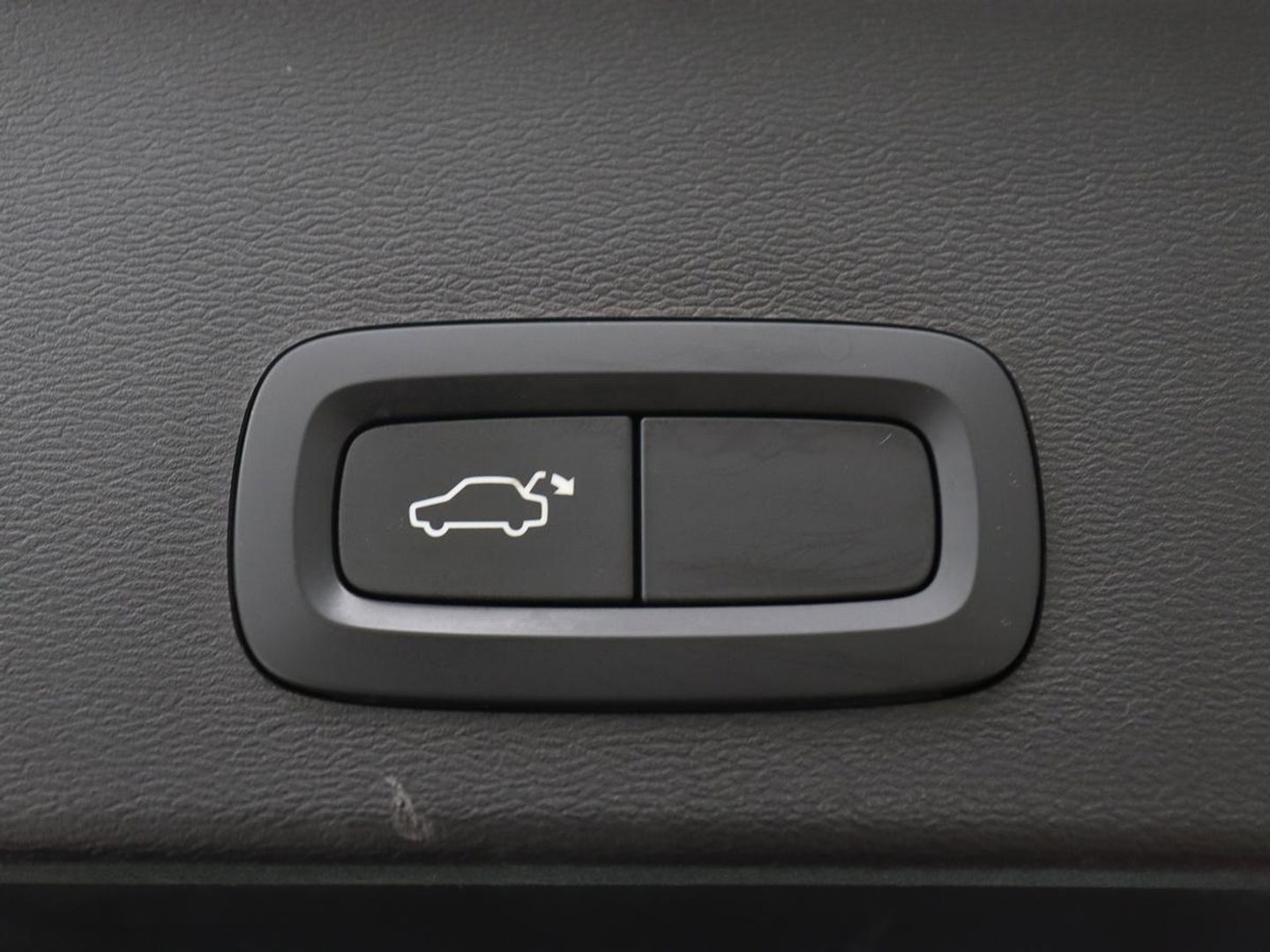 Volvo XC40 1.5 T5 Recharge Momentum Pro | Harman/Kardon | Camera | Carplay | Half leder | Navigatie | Cruise control | Climate control | Parkeerhulp | Full LED | PHEV | Plug In