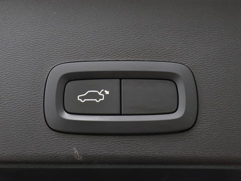 Volvo XC40 1.5 T5 Recharge Momentum Pro | Harman/Kardon | Camera | Carplay | Half leder | Navigatie | Cruise control | Climate control | Parkeerhulp | Full LED | PHEV | Plug In