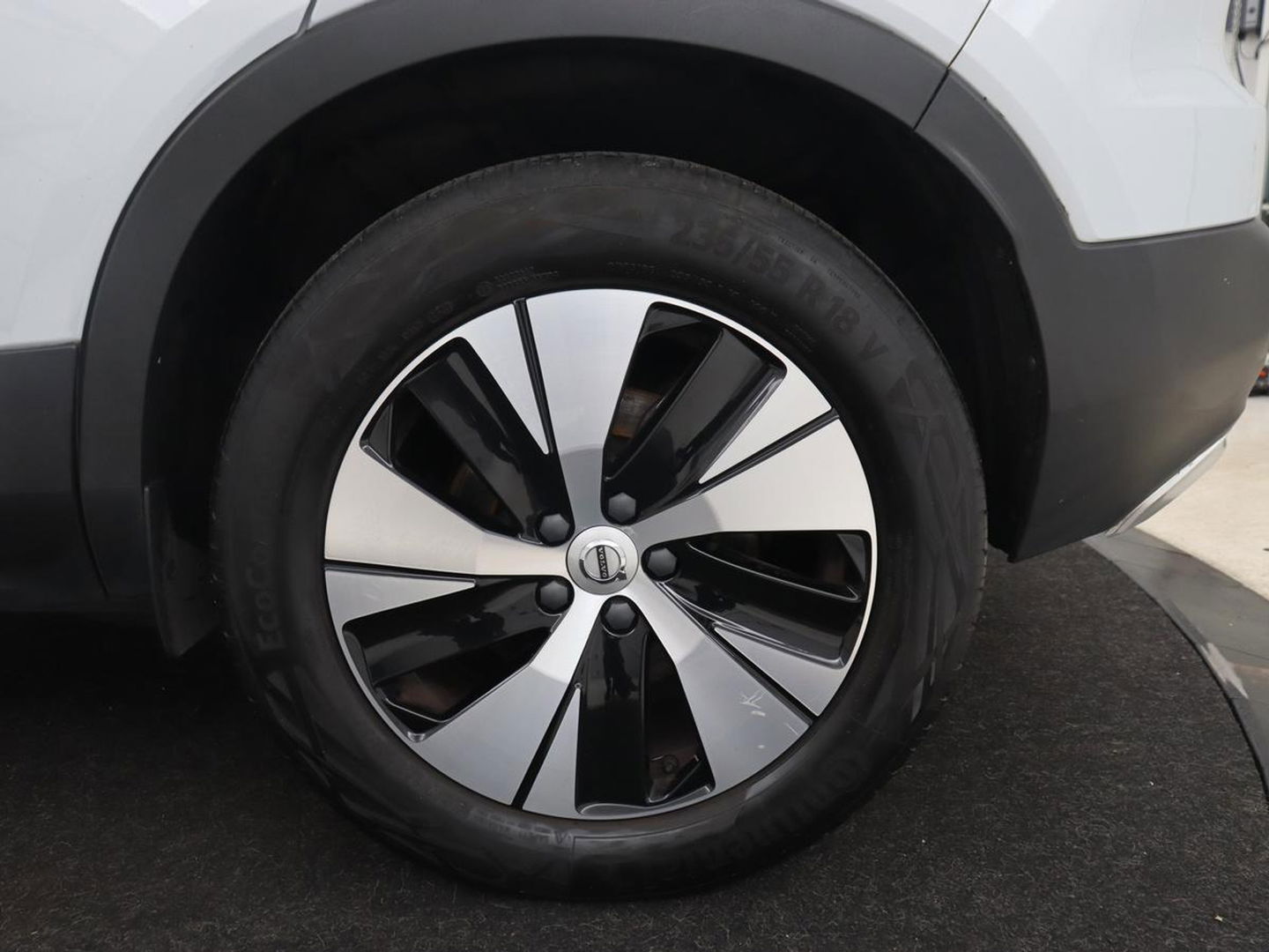 Volvo XC40 1.5 T5 Recharge Momentum Pro | Harman/Kardon | Camera | Carplay | Half leder | Navigatie | Cruise control | Climate control | Parkeerhulp | Full LED | PHEV | Plug In