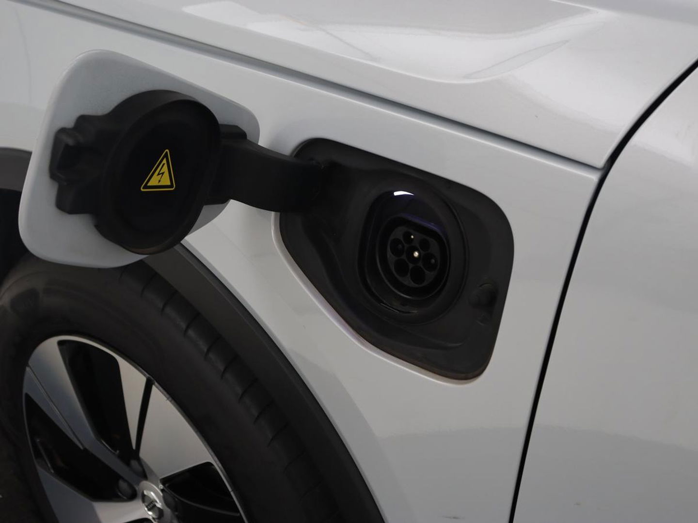 Volvo XC40 1.5 T5 Recharge Momentum Pro | Harman/Kardon | Camera | Carplay | Half leder | Navigatie | Cruise control | Climate control | Parkeerhulp | Full LED | PHEV | Plug In