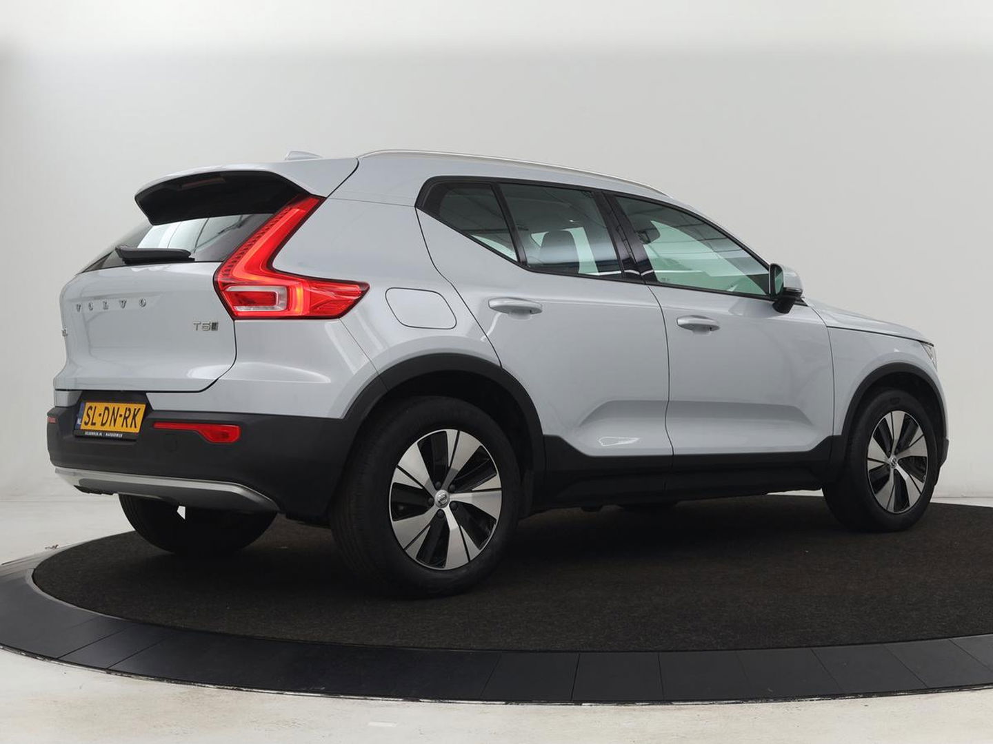 Volvo XC40 1.5 T5 Recharge Momentum Pro | Harman/Kardon | Camera | Carplay | Half leder | Navigatie | Cruise control | Climate control | Parkeerhulp | Full LED | PHEV | Plug In
