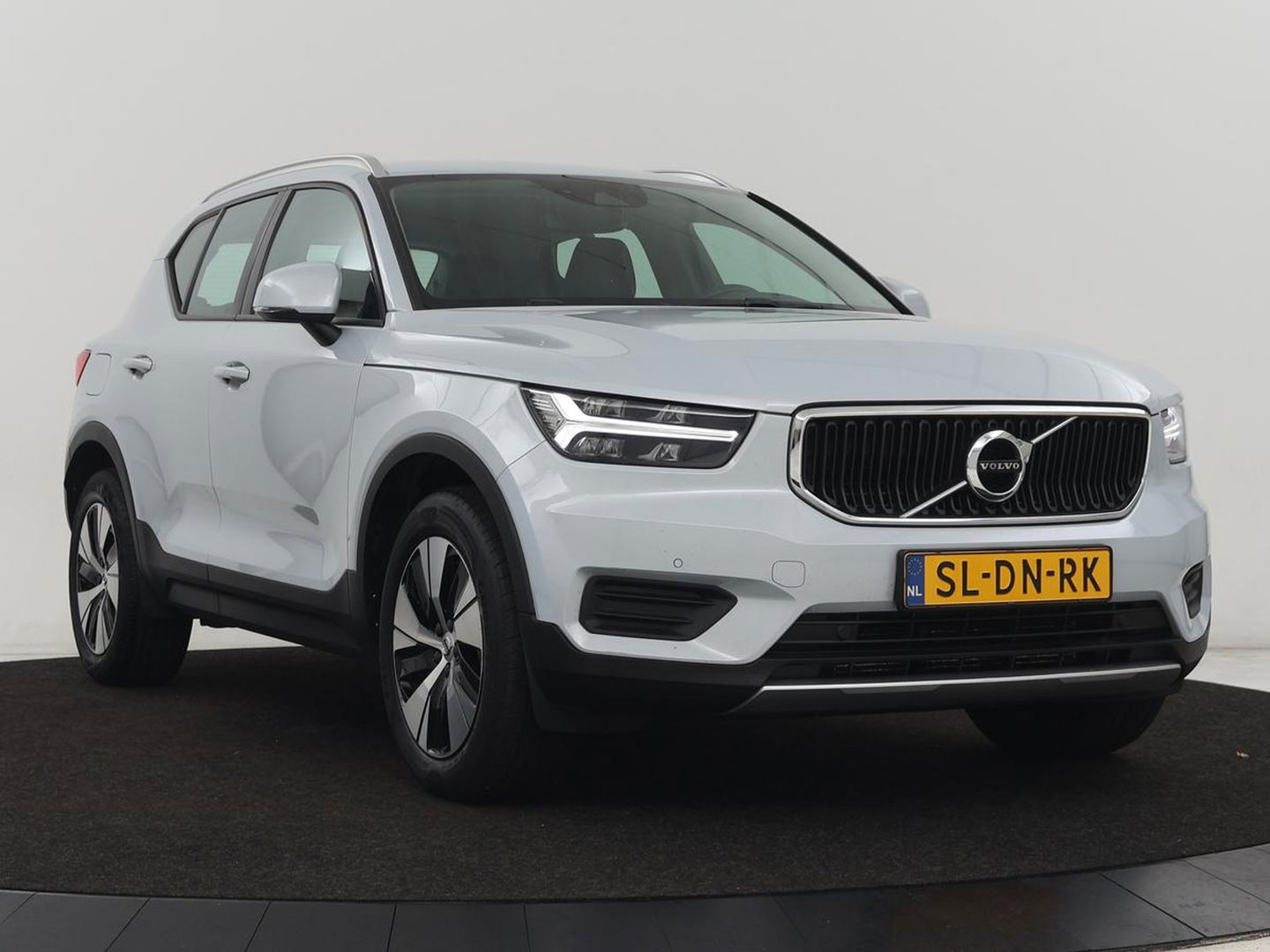 Volvo XC40 1.5 T5 Recharge Momentum Pro | Harman/Kardon | Camera | Carplay | Half leder | Navigatie | Cruise control | Climate control | Parkeerhulp | Full LED | PHEV | Plug In