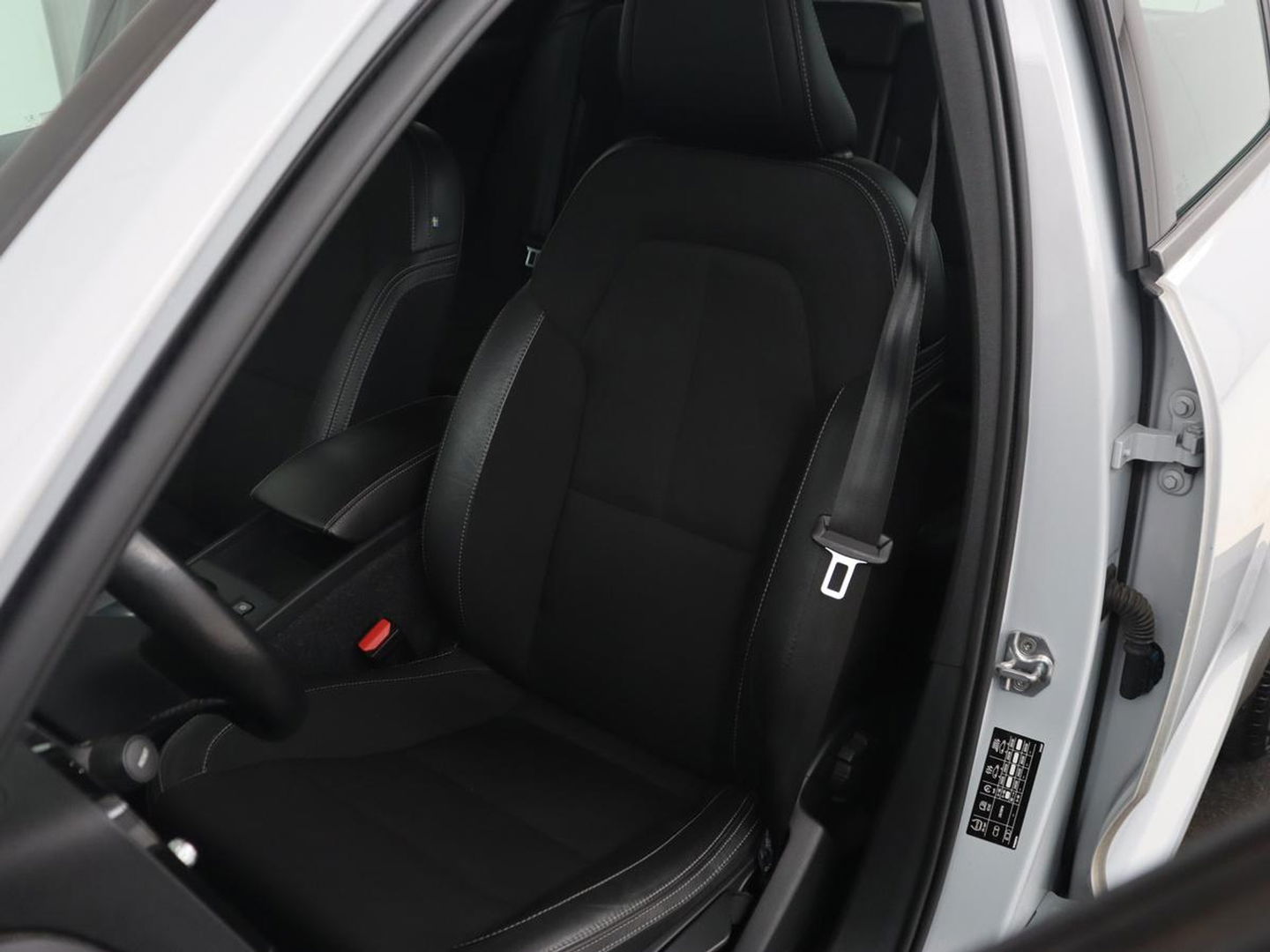 Volvo XC40 1.5 T5 Recharge Momentum Pro | Harman/Kardon | Camera | Carplay | Half leder | Navigatie | Cruise control | Climate control | Parkeerhulp | Full LED | PHEV | Plug In