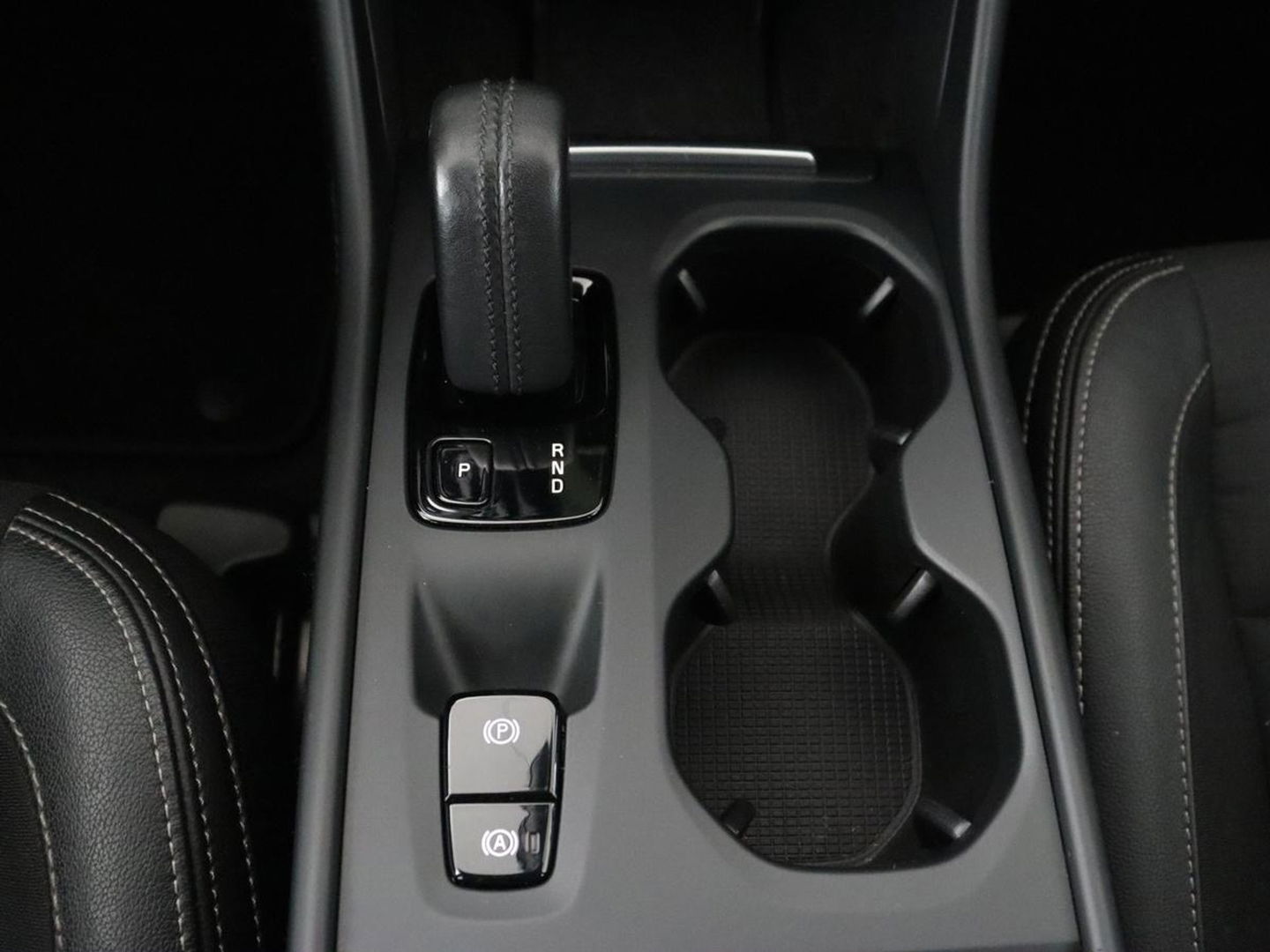 Volvo XC40 1.5 T5 Recharge Momentum Pro | Harman/Kardon | Camera | Carplay | Half leder | Navigatie | Cruise control | Climate control | Parkeerhulp | Full LED | PHEV | Plug In