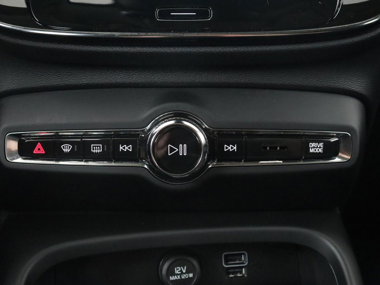 Volvo XC40 1.5 T5 Recharge Momentum Pro | Harman/Kardon | Camera | Carplay | Half leder | Navigatie | Cruise control | Climate control | Parkeerhulp | Full LED | PHEV | Plug In