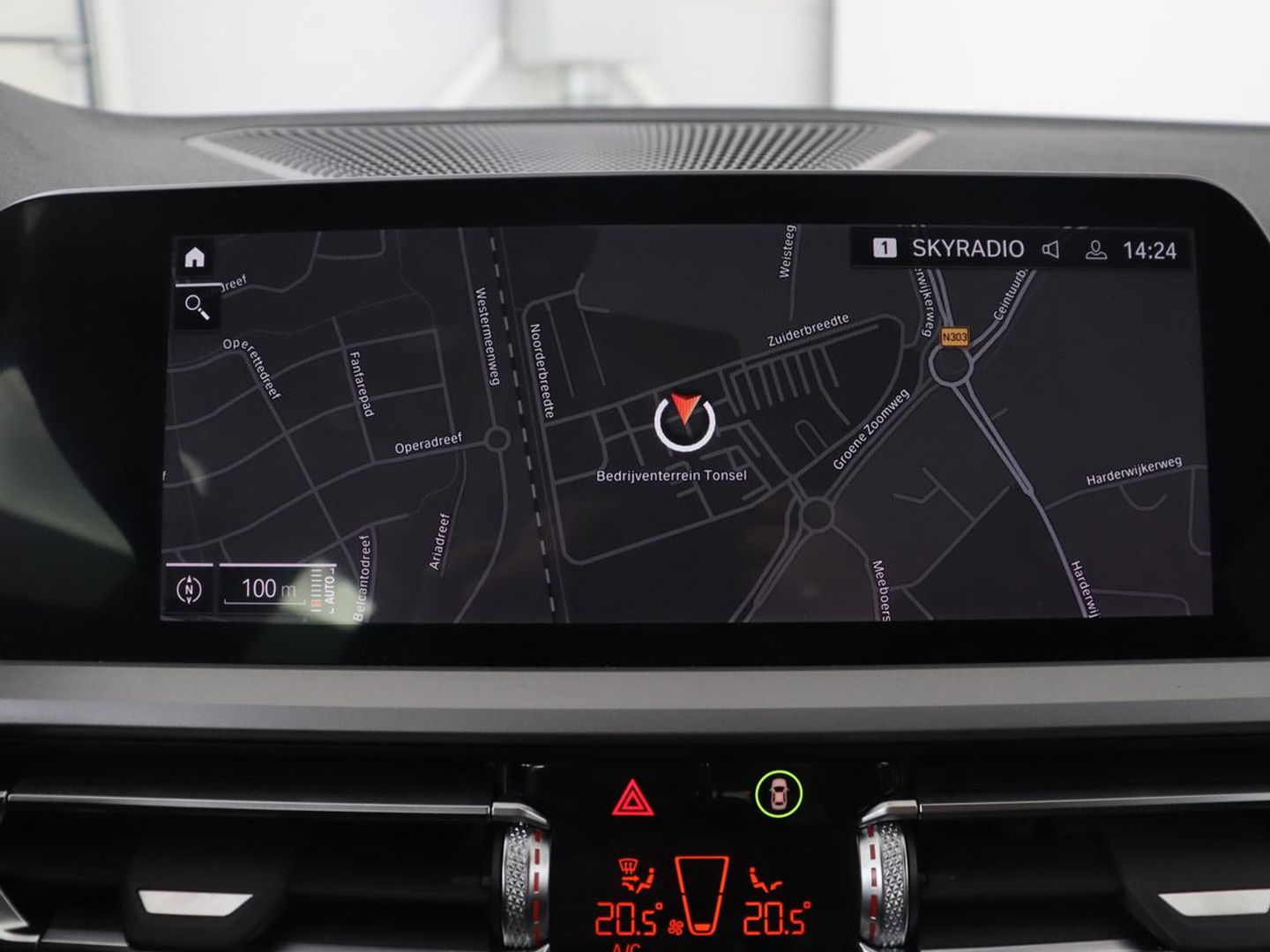 BMW 3 Serie 318i Business Edition | Stoelverwarming | Camera | Carplay | Live Cockpit | Full LED | Navigatie | Dodehoek detectie | Climate control