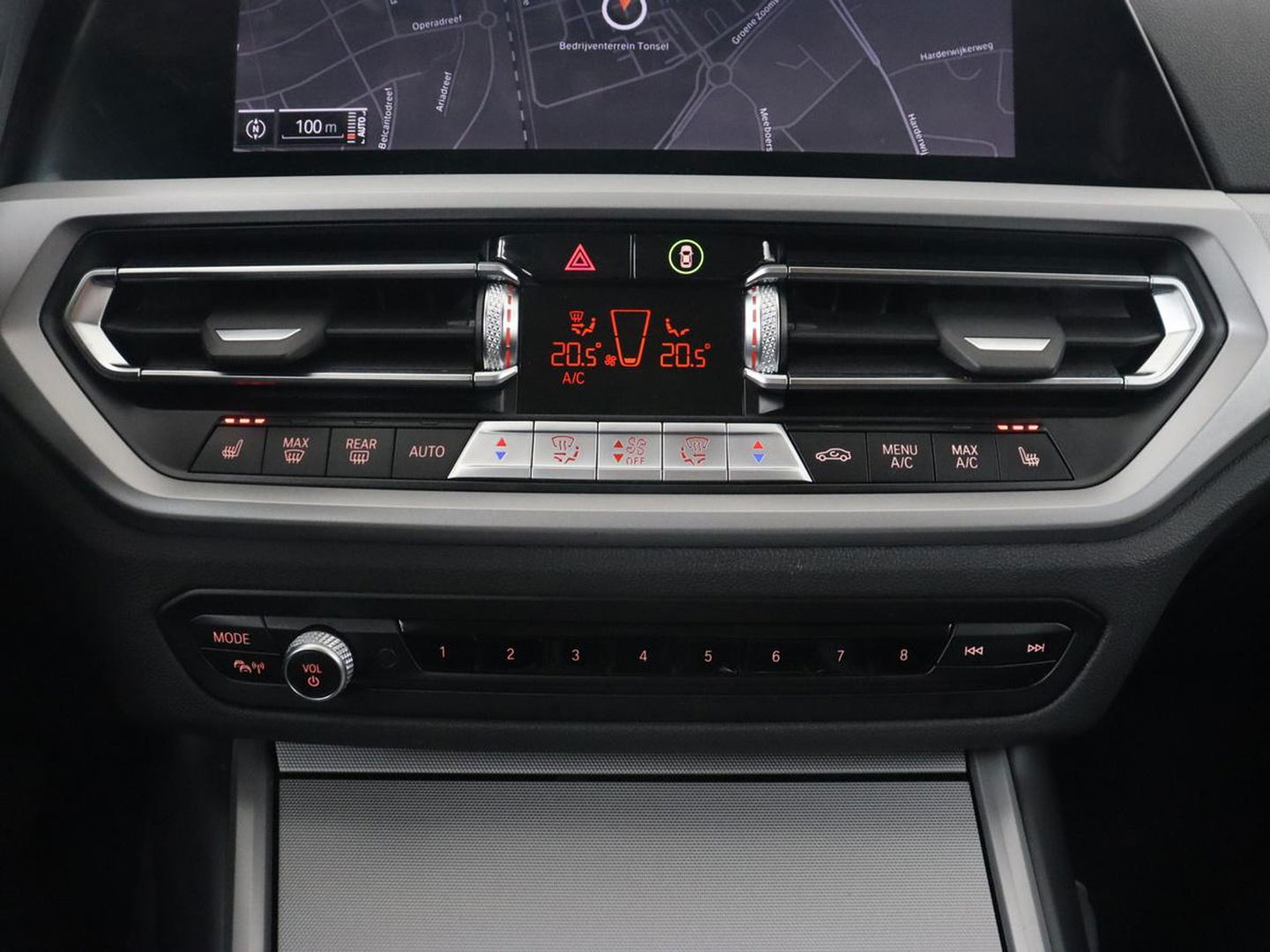 BMW 3 Serie 318i Business Edition | Stoelverwarming | Camera | Carplay | Live Cockpit | Full LED | Navigatie | Dodehoek detectie | Climate control