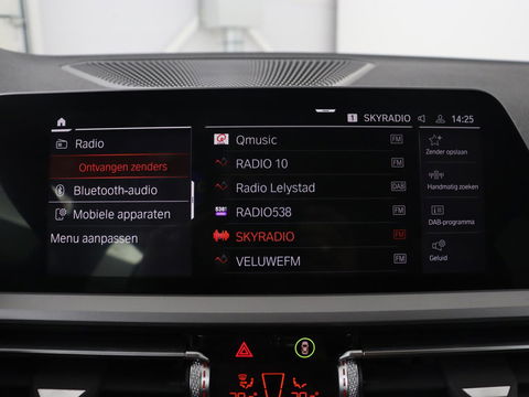 BMW 3 Serie 318i Business Edition | Stoelverwarming | Camera | Carplay | Live Cockpit | Full LED | Navigatie | Dodehoek detectie | Climate control