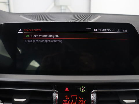 BMW 3 Serie 318i Business Edition | Stoelverwarming | Camera | Carplay | Live Cockpit | Full LED | Navigatie | Dodehoek detectie | Climate control