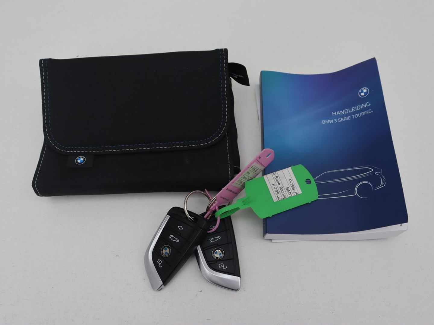 BMW 3 Serie 318i Business Edition | Stoelverwarming | Camera | Carplay | Live Cockpit | Full LED | Navigatie | Dodehoek detectie | Climate control