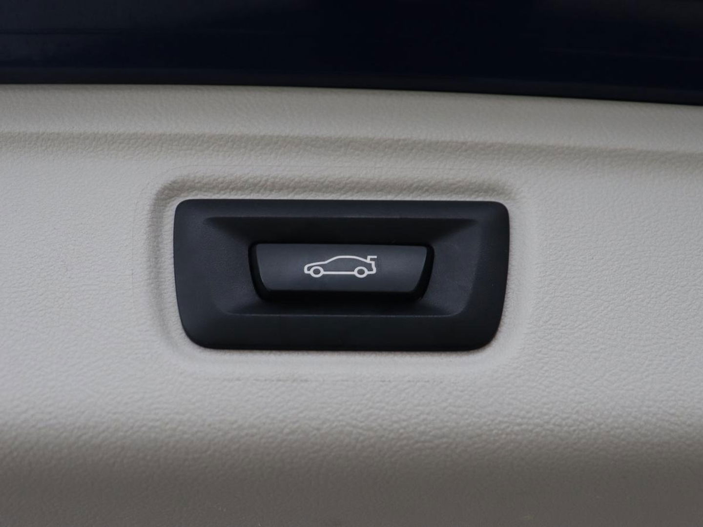 BMW 3 Serie 318i Business Edition | Stoelverwarming | Camera | Carplay | Live Cockpit | Full LED | Navigatie | Dodehoek detectie | Climate control