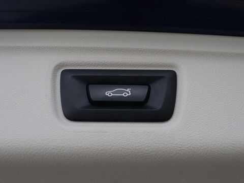 BMW 3 Serie 318i Business Edition | Stoelverwarming | Camera | Carplay | Live Cockpit | Full LED | Navigatie | Dodehoek detectie | Climate control