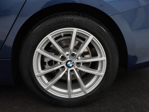 BMW 3 Serie 318i Business Edition | Stoelverwarming | Camera | Carplay | Live Cockpit | Full LED | Navigatie | Dodehoek detectie | Climate control