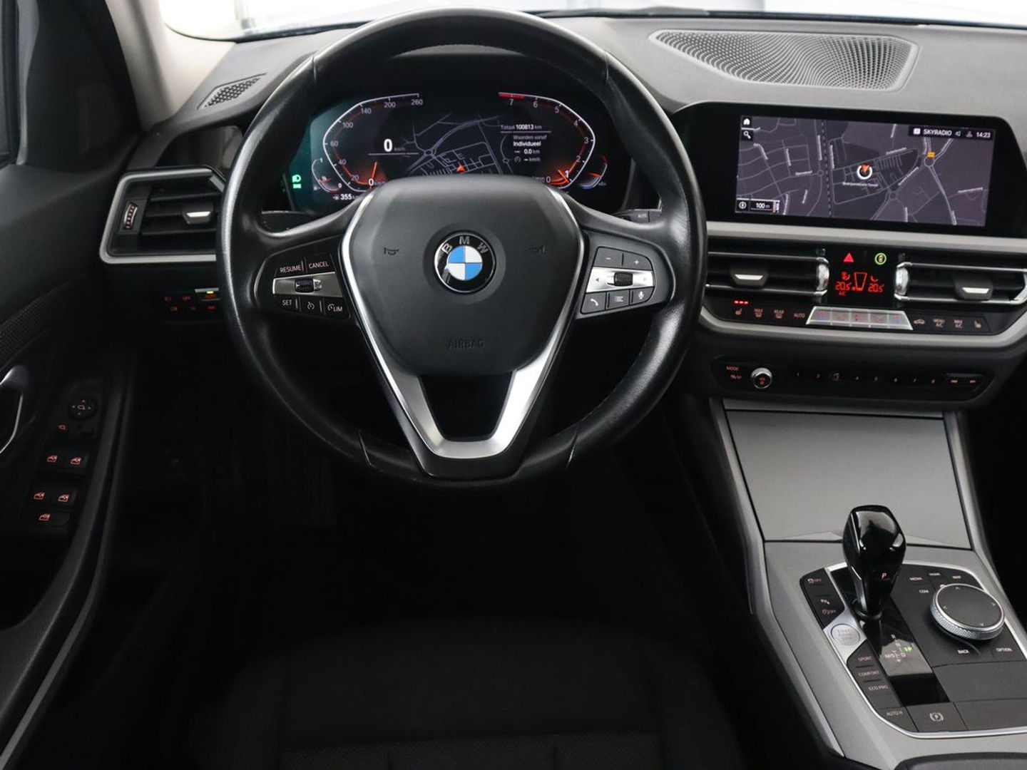 BMW 3 Serie 318i Business Edition | Stoelverwarming | Camera | Carplay | Live Cockpit | Full LED | Navigatie | Dodehoek detectie | Climate control