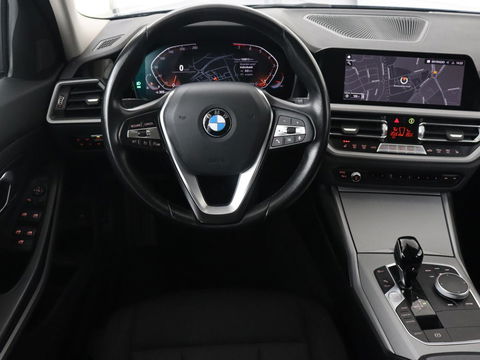 BMW 3 Serie 318i Business Edition | Stoelverwarming | Camera | Carplay | Live Cockpit | Full LED | Navigatie | Dodehoek detectie | Climate control