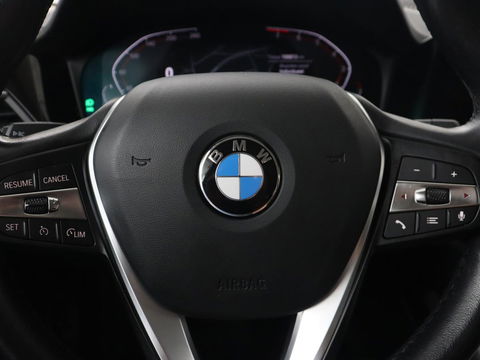 BMW 3 Serie 318i Business Edition | Stoelverwarming | Camera | Carplay | Live Cockpit | Full LED | Navigatie | Dodehoek detectie | Climate control