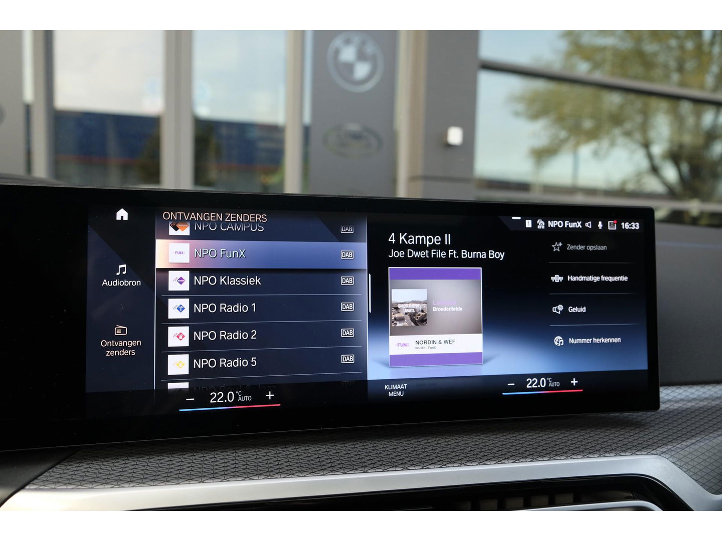 BMW 3 Serie Touring 330e 292pk M-sport Panoramadak M3 seats *BTW* Head-up Laser lampen Adaptive cruise Camera