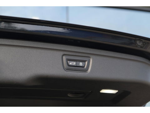 BMW 3 Serie Touring 330e 292pk M-sport Panoramadak M3 seats *BTW* Head-up Laser lampen Adaptive cruise Camera