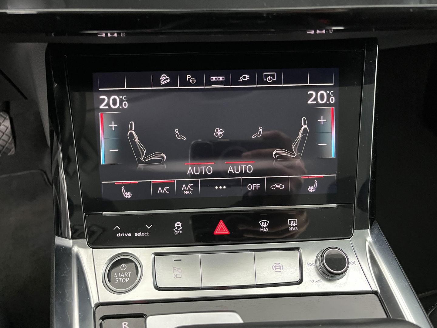 Audi e-tron 55 quattro Advanced edition Plus 95 kWh [3-Fase] {SOH-93%} (INCL-BTW) Aut.*LUXURY-LEATHER | ADAPTIVE-CRUISE | FULL-LED | DIGI-COCKPIT | KEYLESS | MEMORY-PACK | CAMERA | NAVI-FULLMAP | SHIFT-PADDLES | DAB+ | HEATED-COMFORTSEATS | DRIVE-SELECT | 20''AL