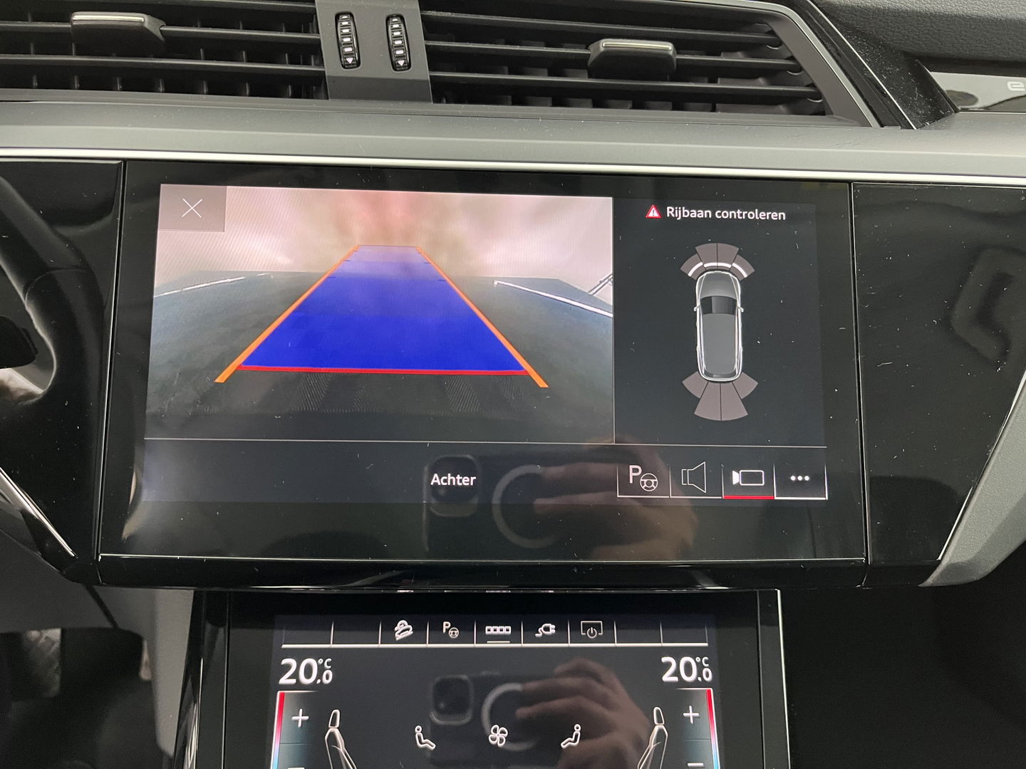 Audi e-tron 55 quattro Advanced edition Plus 95 kWh [3-Fase] {SOH-93%} (INCL-BTW) Aut.*LUXURY-LEATHER | ADAPTIVE-CRUISE | FULL-LED | DIGI-COCKPIT | KEYLESS | MEMORY-PACK | CAMERA | NAVI-FULLMAP | SHIFT-PADDLES | DAB+ | HEATED-COMFORTSEATS | DRIVE-SELECT | 20''AL