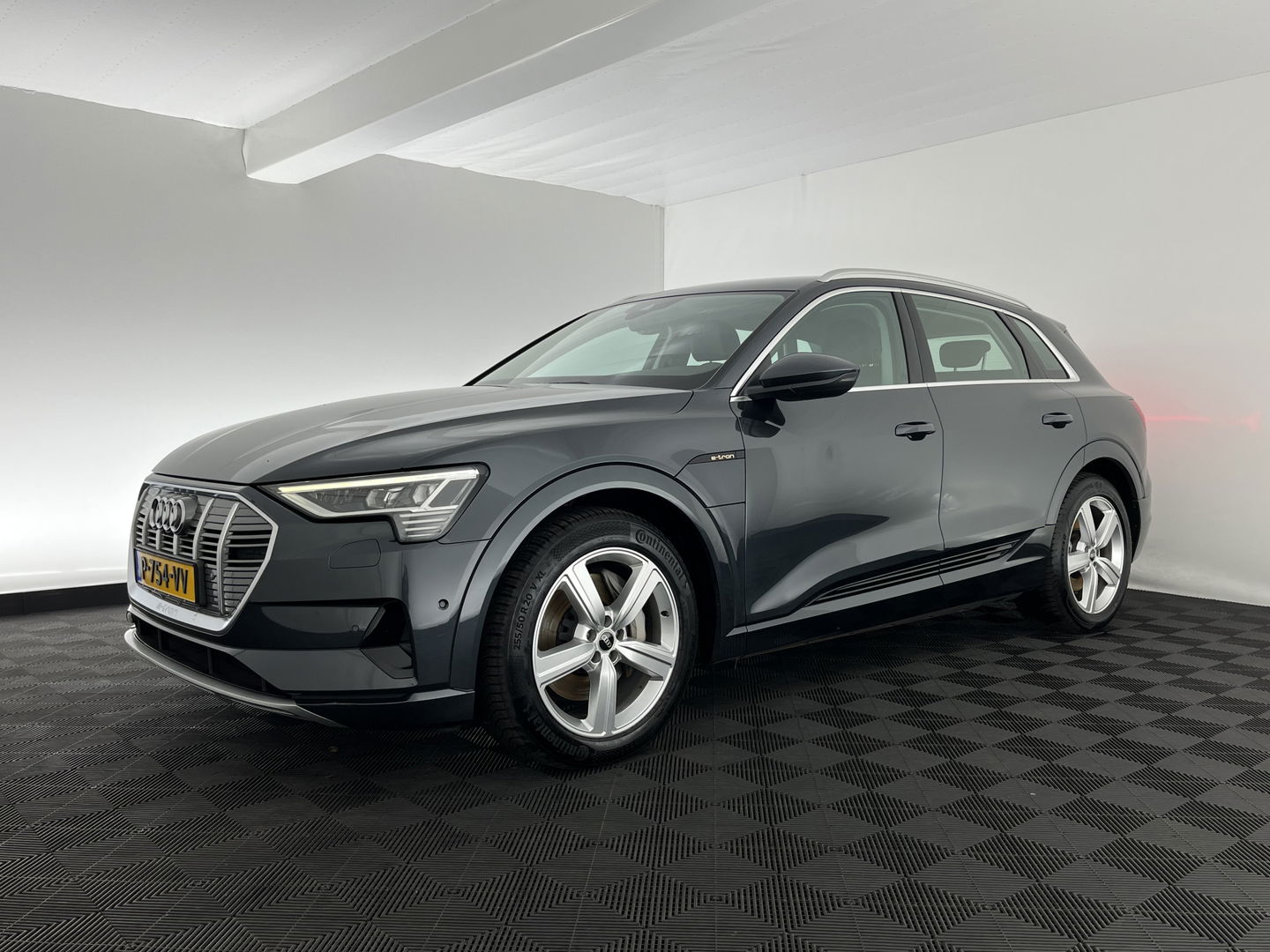 Audi e-tron 55 quattro Advanced edition Plus 95 kWh [3-Fase] {SOH-93%} (INCL-BTW) Aut.*LUXURY-LEATHER | ADAPTIVE-CRUISE | FULL-LED | DIGI-COCKPIT | KEYLESS | MEMORY-PACK | CAMERA | NAVI-FULLMAP | SHIFT-PADDLES | DAB+ | HEATED-COMFORTSEATS | DRIVE-SELECT | 20''AL