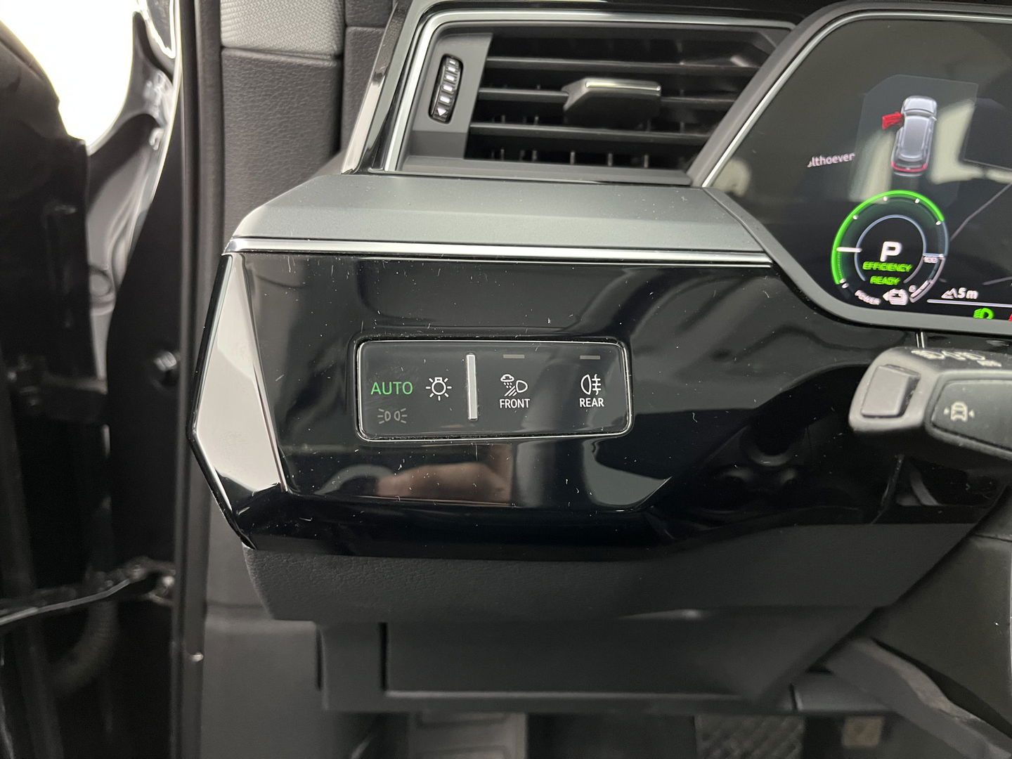 Audi e-tron 55 quattro Advanced edition Plus 95 kWh [3-Fase] {SOH-93%} (INCL-BTW) Aut.*LUXURY-LEATHER | ADAPTIVE-CRUISE | FULL-LED | DIGI-COCKPIT | KEYLESS | MEMORY-PACK | CAMERA | NAVI-FULLMAP | SHIFT-PADDLES | DAB+ | HEATED-COMFORTSEATS | DRIVE-SELECT | 20''AL