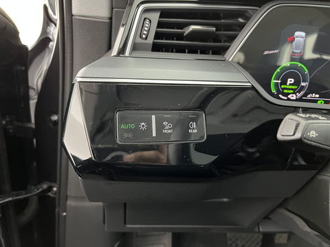 Audi e-tron 55 quattro Advanced edition Plus 95 kWh [3-Fase] {SOH-93%} (INCL-BTW) Aut.*LUXURY-LEATHER | ADAPTIVE-CRUISE | FULL-LED | DIGI-COCKPIT | KEYLESS | MEMORY-PACK | CAMERA | NAVI-FULLMAP | SHIFT-PADDLES | DAB+ | HEATED-COMFORTSEATS | DRIVE-SELECT | 20''AL
