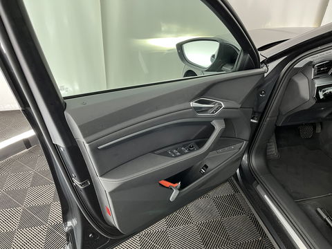 Audi e-tron 55 quattro Advanced edition Plus 95 kWh [3-Fase] {SOH-93%} (INCL-BTW) Aut.*LUXURY-LEATHER | ADAPTIVE-CRUISE | FULL-LED | DIGI-COCKPIT | KEYLESS | MEMORY-PACK | CAMERA | NAVI-FULLMAP | SHIFT-PADDLES | DAB+ | HEATED-COMFORTSEATS | DRIVE-SELECT | 20''AL