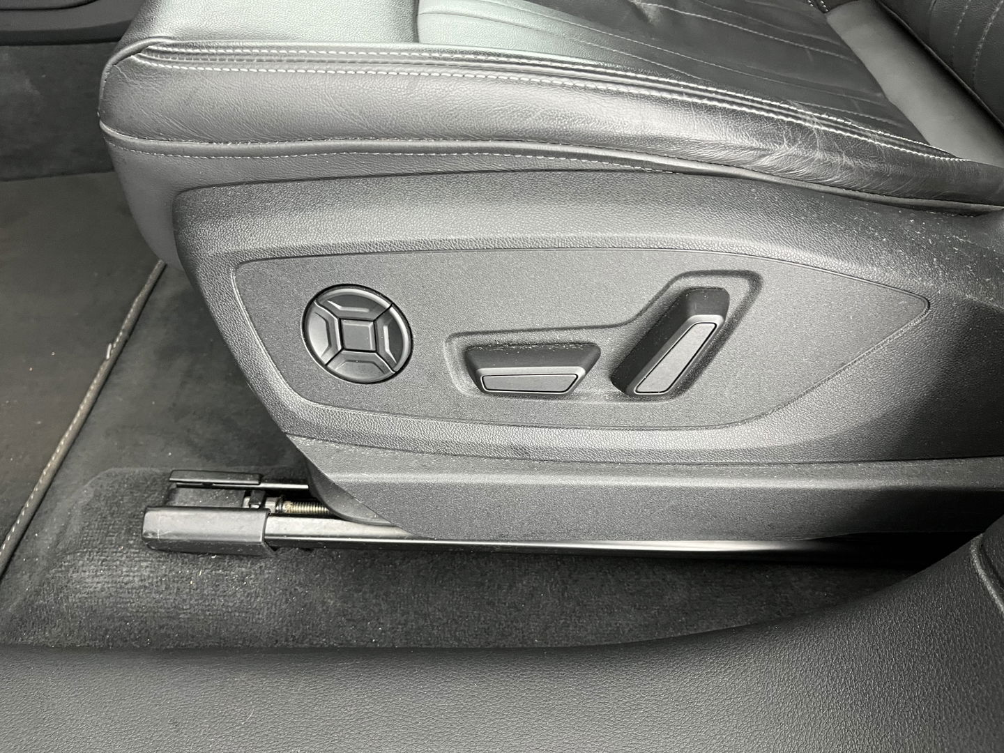 Audi e-tron 55 quattro Advanced edition Plus 95 kWh [3-Fase] {SOH-93%} (INCL-BTW) Aut.*LUXURY-LEATHER | ADAPTIVE-CRUISE | FULL-LED | DIGI-COCKPIT | KEYLESS | MEMORY-PACK | CAMERA | NAVI-FULLMAP | SHIFT-PADDLES | DAB+ | HEATED-COMFORTSEATS | DRIVE-SELECT | 20''AL