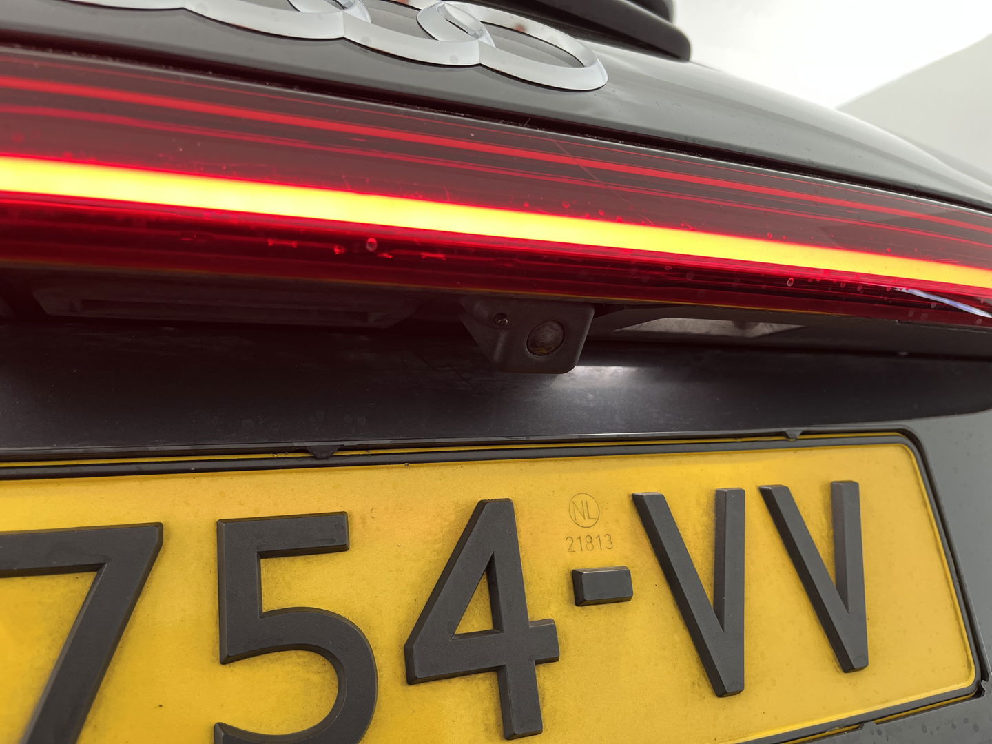 Audi e-tron 55 quattro Advanced edition Plus 95 kWh [3-Fase] {SOH-93%} (INCL-BTW) Aut.*LUXURY-LEATHER | ADAPTIVE-CRUISE | FULL-LED | DIGI-COCKPIT | KEYLESS | MEMORY-PACK | CAMERA | NAVI-FULLMAP | SHIFT-PADDLES | DAB+ | HEATED-COMFORTSEATS | DRIVE-SELECT | 20''AL