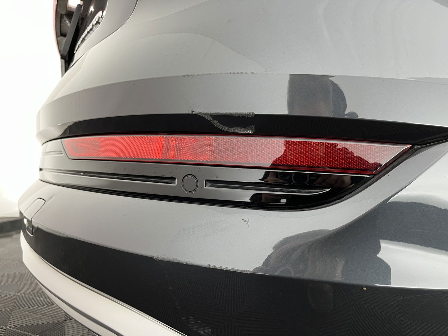 Audi e-tron 55 quattro Advanced edition Plus 95 kWh [3-Fase] {SOH-93%} (INCL-BTW) Aut.*LUXURY-LEATHER | ADAPTIVE-CRUISE | FULL-LED | DIGI-COCKPIT | KEYLESS | MEMORY-PACK | CAMERA | NAVI-FULLMAP | SHIFT-PADDLES | DAB+ | HEATED-COMFORTSEATS | DRIVE-SELECT | 20''AL