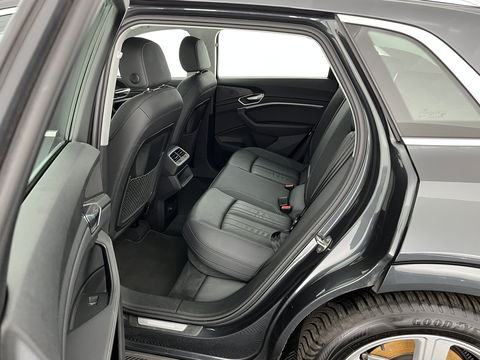 Audi e-tron 55 quattro Advanced edition Plus 95 kWh [3-Fase] {SOH-93%} (INCL-BTW) Aut.*LUXURY-LEATHER | ADAPTIVE-CRUISE | FULL-LED | DIGI-COCKPIT | KEYLESS | MEMORY-PACK | CAMERA | NAVI-FULLMAP | SHIFT-PADDLES | DAB+ | HEATED-COMFORTSEATS | DRIVE-SELECT | 20''AL