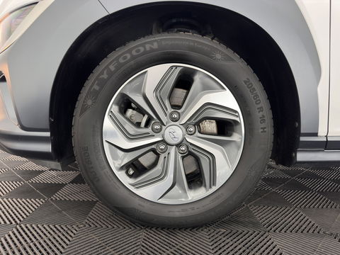 Hyundai KONA 1.6 GDI HEV Fashion (INCL-BTW) Aut. *NAVI-FULLMAP | DIGI-COCKPIT | FULL-LED | KEYLESS | CAMERA | HEAD-UP | SHIFT-PADDLES | DAB | COMFORT-SEATS | PRIVACY-GLASS | TOWBAR | 16 "ALU*