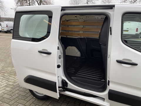 Peugeot Partner 1.2 PureTech Premium benzine grijs kenteken / originele Nederlandse bus / lease vanaf € 201 / zakelijk bpm vrij / vaste prijs rijklaar € 11.950 ex btw / airco / cruise / navigatie
