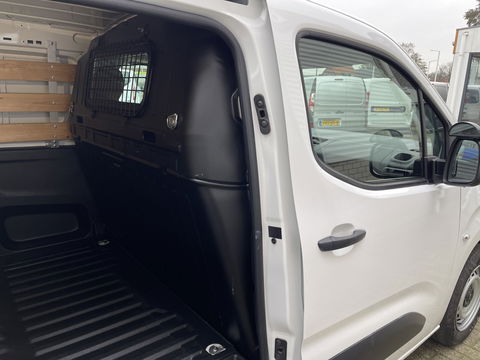 Peugeot Partner 1.2 PureTech Premium benzine grijs kenteken / originele Nederlandse bus / lease vanaf € 201 / zakelijk bpm vrij / vaste prijs rijklaar € 11.950 ex btw / airco / cruise / navigatie