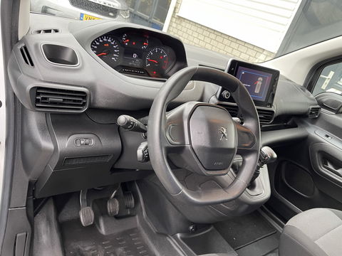 Peugeot Partner 1.2 PureTech Premium benzine grijs kenteken / originele Nederlandse bus / lease vanaf € 201 / zakelijk bpm vrij / vaste prijs rijklaar € 11.950 ex btw / airco / cruise / navigatie