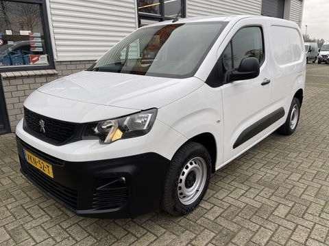 Peugeot Partner 1.2 PureTech Premium benzine grijs kenteken / originele Nederlandse bus / lease vanaf € 201 / zakelijk bpm vrij / vaste prijs rijklaar € 11.950 ex btw / airco / cruise / navigatie