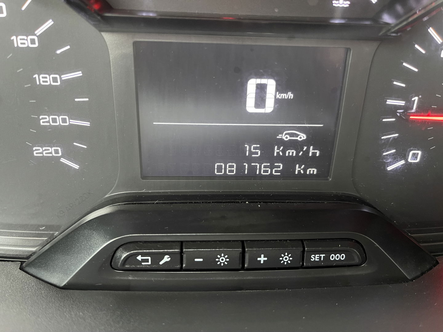 Peugeot Partner 1.2 PureTech Premium benzine grijs kenteken / originele Nederlandse bus / lease vanaf € 201 / zakelijk bpm vrij / vaste prijs rijklaar € 11.950 ex btw / airco / cruise / navigatie