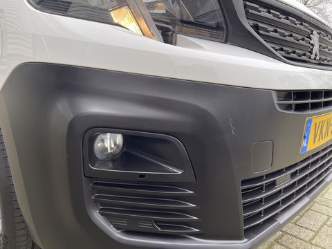 Peugeot Partner 1.2 PureTech Premium benzine grijs kenteken / originele Nederlandse bus / lease vanaf € 201 / zakelijk bpm vrij / vaste prijs rijklaar € 11.950 ex btw / airco / cruise / navigatie