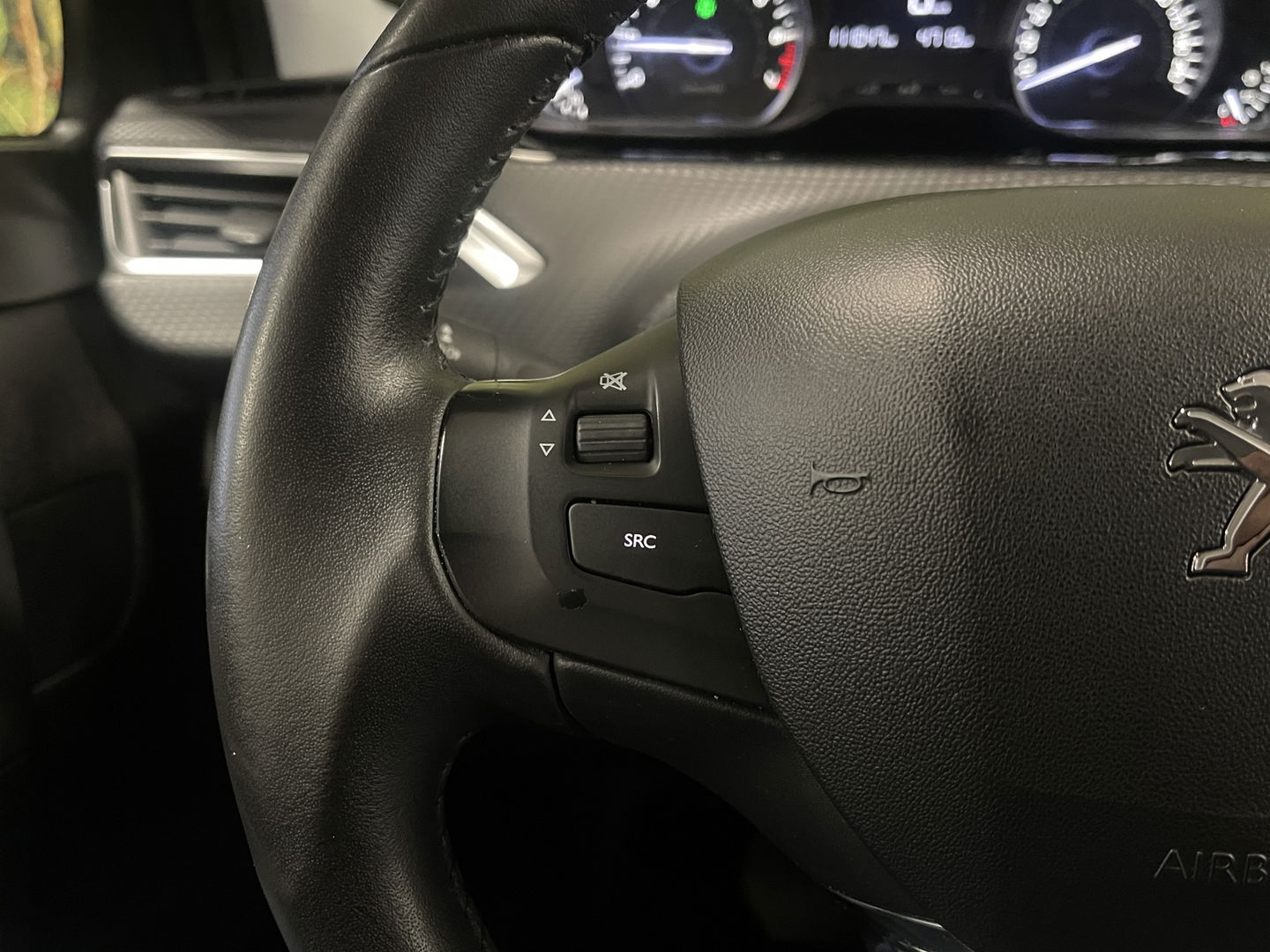 Peugeot 2008 1.2 PureTech Active Apple Carplay | Android Auto | Airconditioning | Cruise Control | DAB | Navigatie | Spraakbediening |