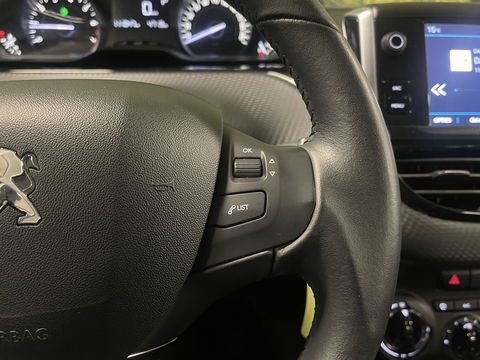 Peugeot 2008 1.2 PureTech Active Apple Carplay | Android Auto | Airconditioning | Cruise Control | DAB | Navigatie | Spraakbediening |