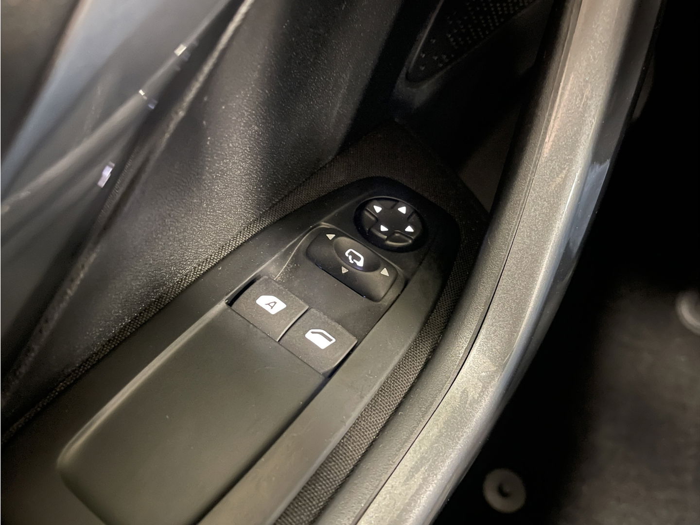 Peugeot 2008 1.2 PureTech Active Apple Carplay | Android Auto | Airconditioning | Cruise Control | DAB | Navigatie | Spraakbediening |