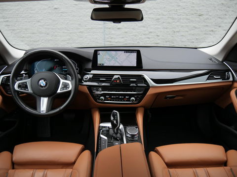 BMW 5 Serie 530e SCHUIFDAK/ COGNAC LEER/ 360°CAMERA/ DRIVING ASSISTANCE PLUS PAKKET