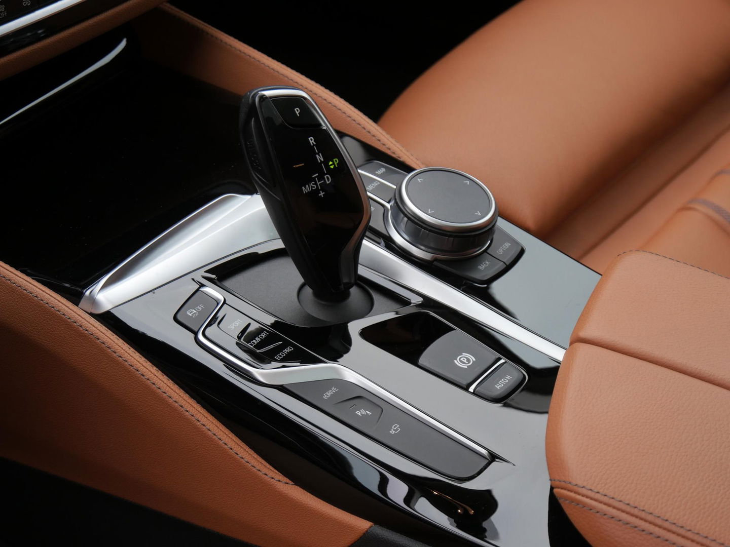 BMW 5 Serie 530e SCHUIFDAK/ COGNAC LEER/ 360°CAMERA/ DRIVING ASSISTANCE PLUS PAKKET