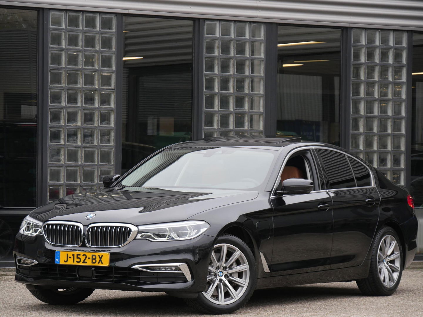 BMW 5 Serie 530e SCHUIFDAK/ COGNAC LEER/ 360°CAMERA/ DRIVING ASSISTANCE PLUS PAKKET
