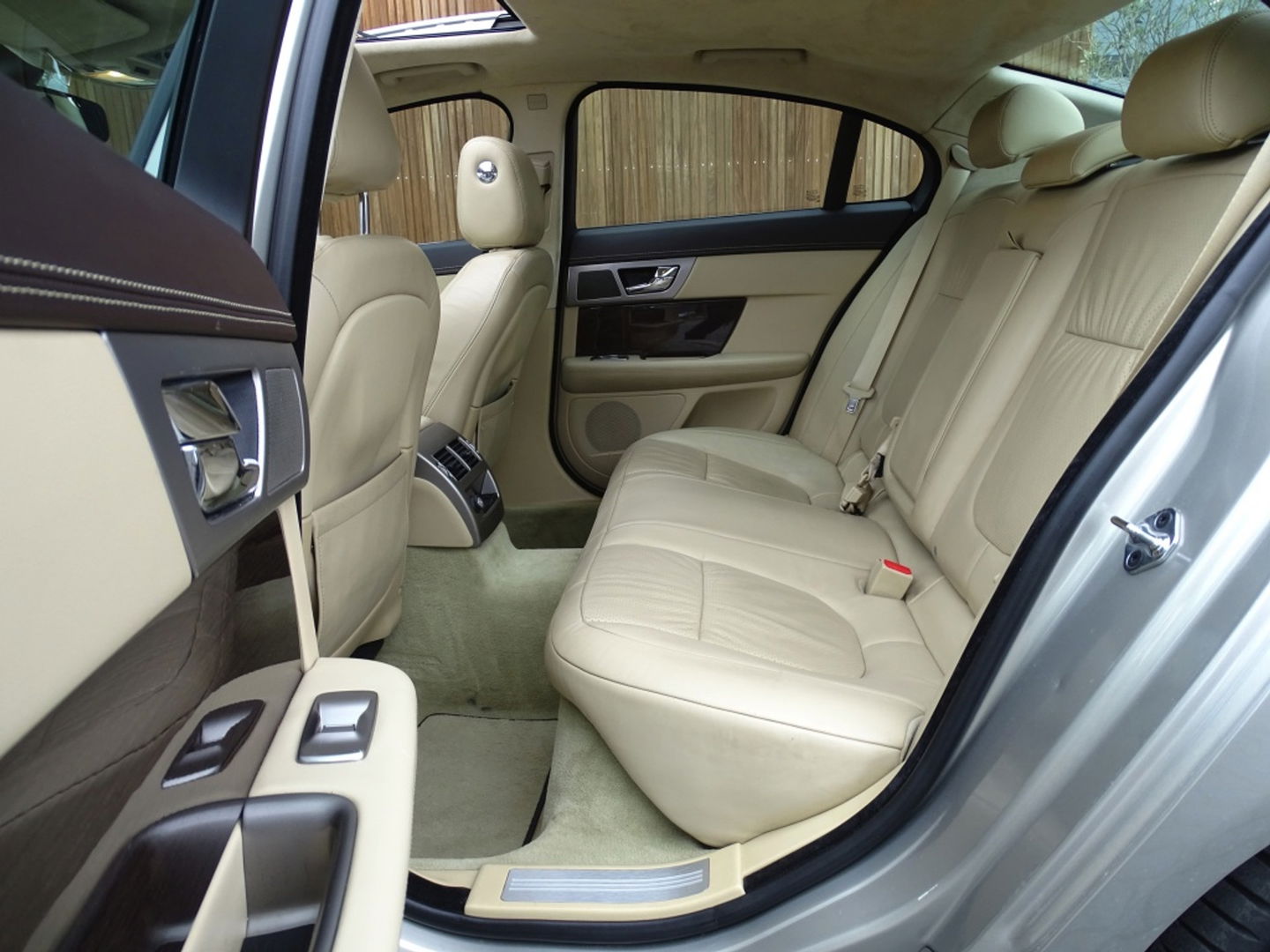 Jaguar XF 5.0 V8 385PK automaat / Portfolio / LED *NAP*