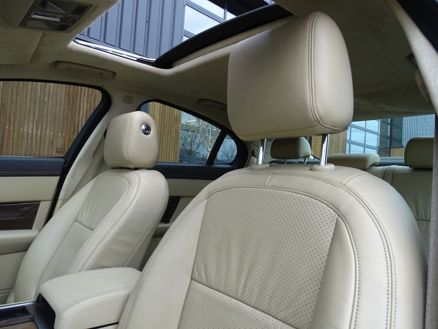 Jaguar XF 5.0 V8 385PK automaat / Portfolio / LED *NAP*