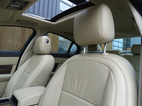 Jaguar XF 5.0 V8 385PK automaat / Portfolio / LED *NAP*