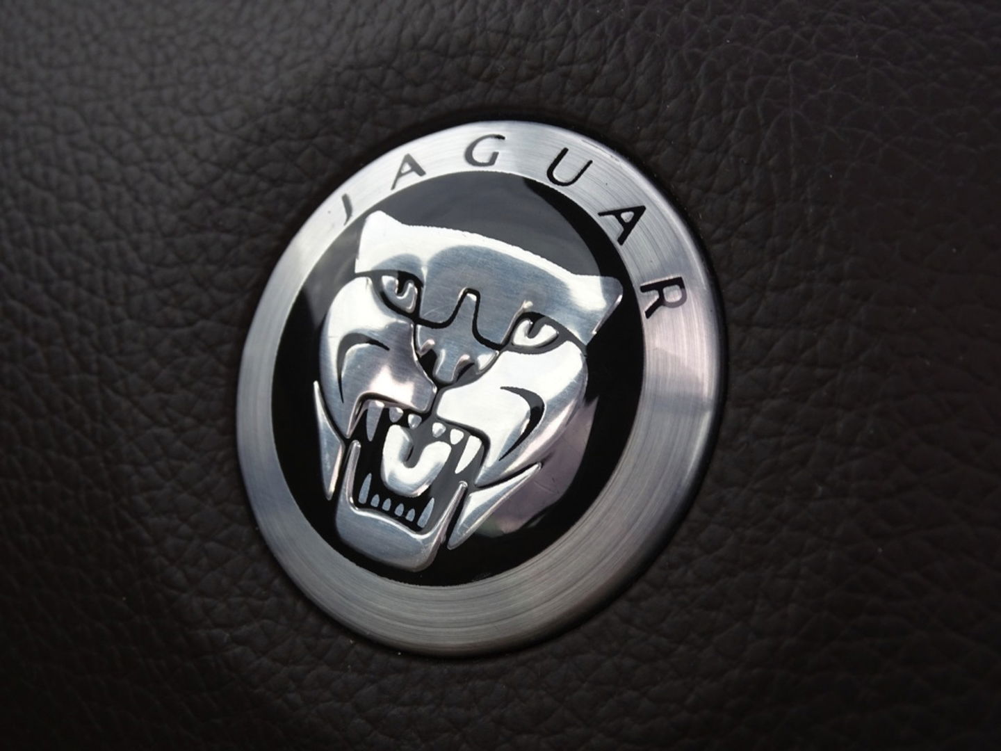 Jaguar XF 5.0 V8 385PK automaat / Portfolio / LED *NAP*