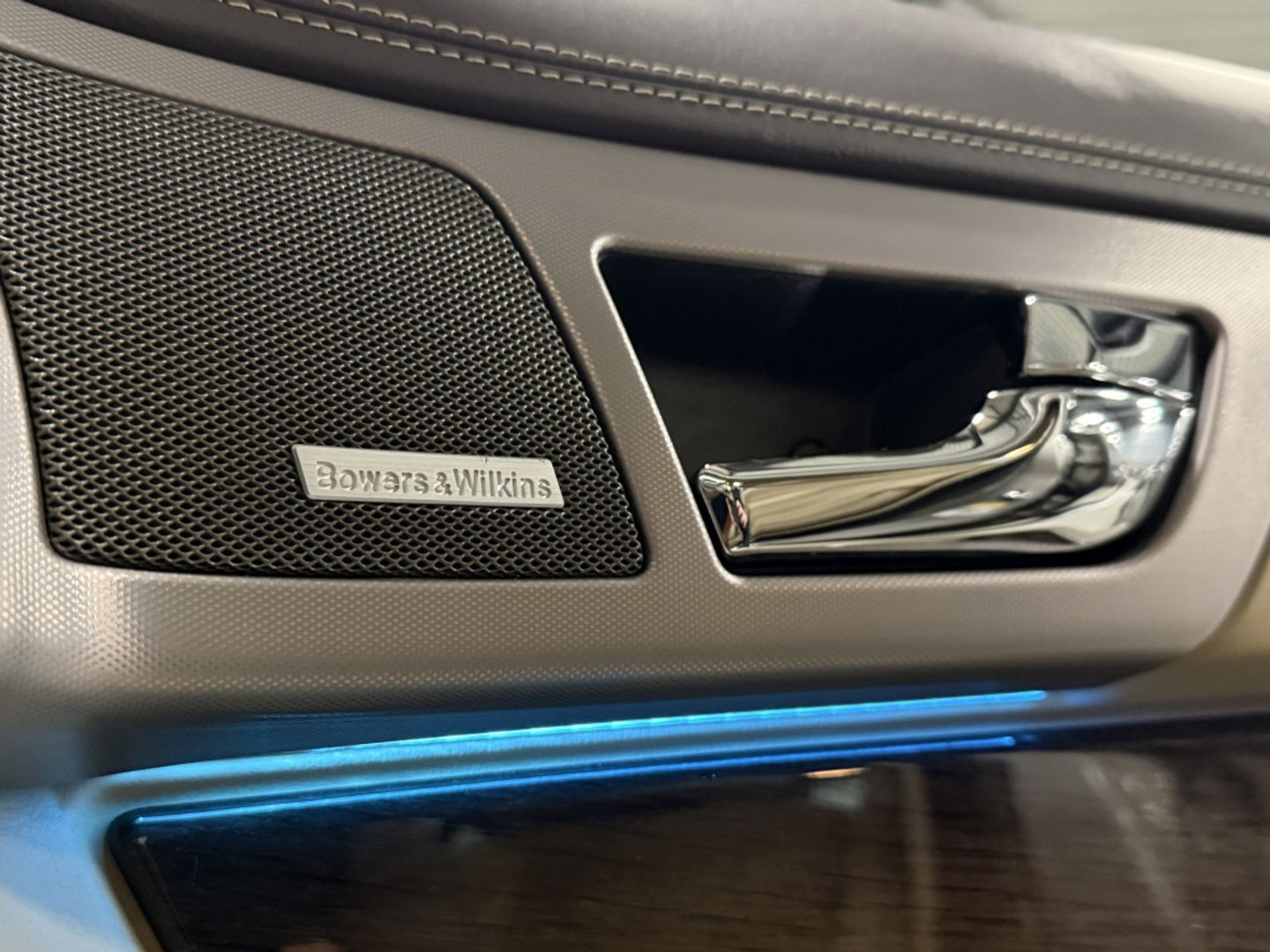 Jaguar XF 5.0 V8 385PK automaat / Portfolio / LED *NAP*